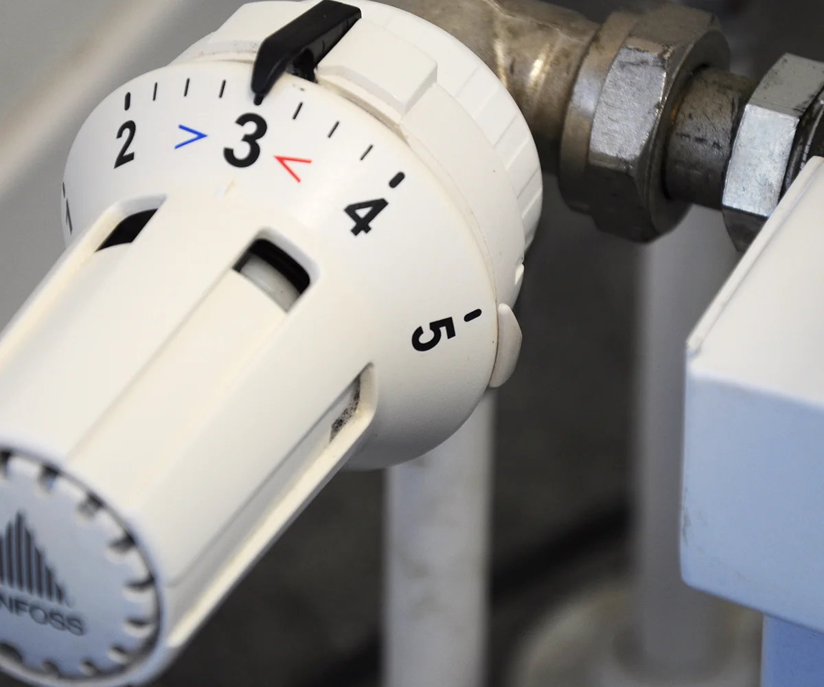 Detailsansicht eines Thermostats einer Heitung